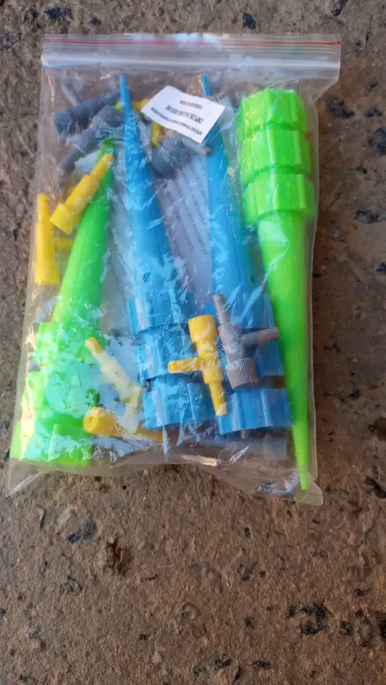 foto de Kit 12 Gotejadores Murdok Irrigador para Garrafa PET Plantas Jardim