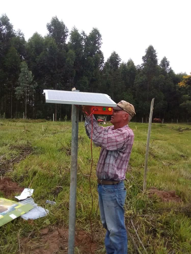 foto de Eletrificador De Cerca Solar Zebu Zs120i 5 Joules 4.5km