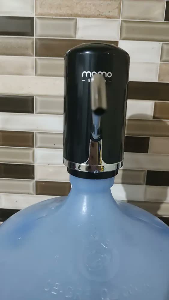foto de Bebedouro Bomba Elétrica Para Galão De Água Momo Lifestyle Cor Pantera Negra