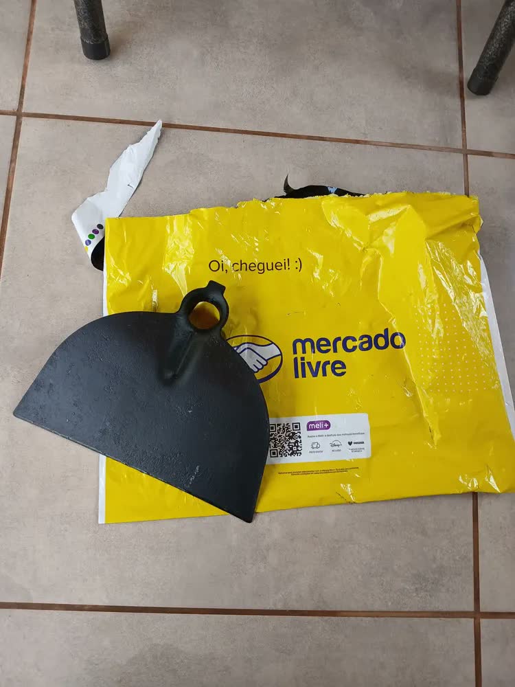 foto de Enxada Larga Goivada 2,50l Caipira 100250 Paraboni Sem Cabo