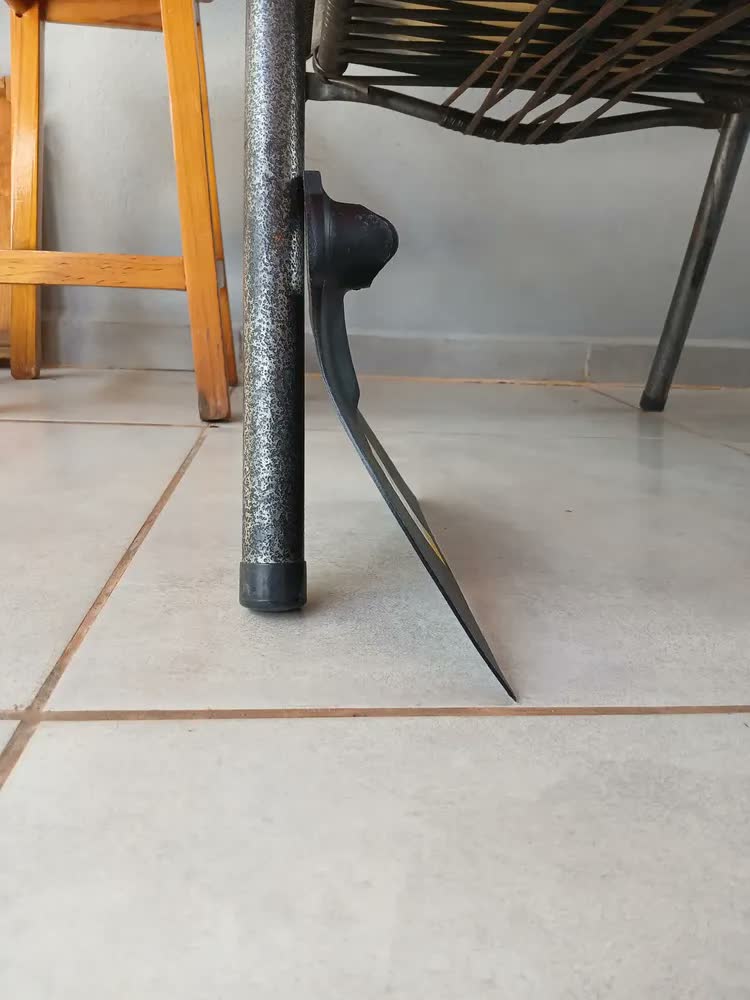 foto de Enxada Larga Goivada 2,50l Caipira 100250 Paraboni Sem Cabo