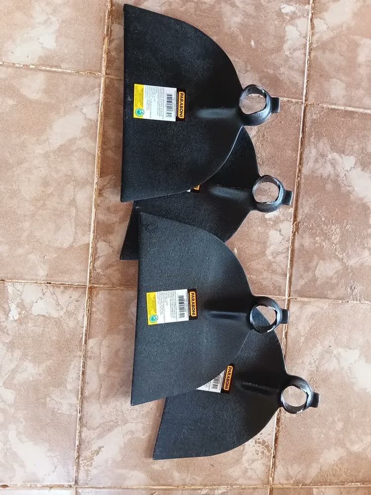 foto de Enxada Larga Goivada 2,50l Caipira 100250 Paraboni Sem Cabo