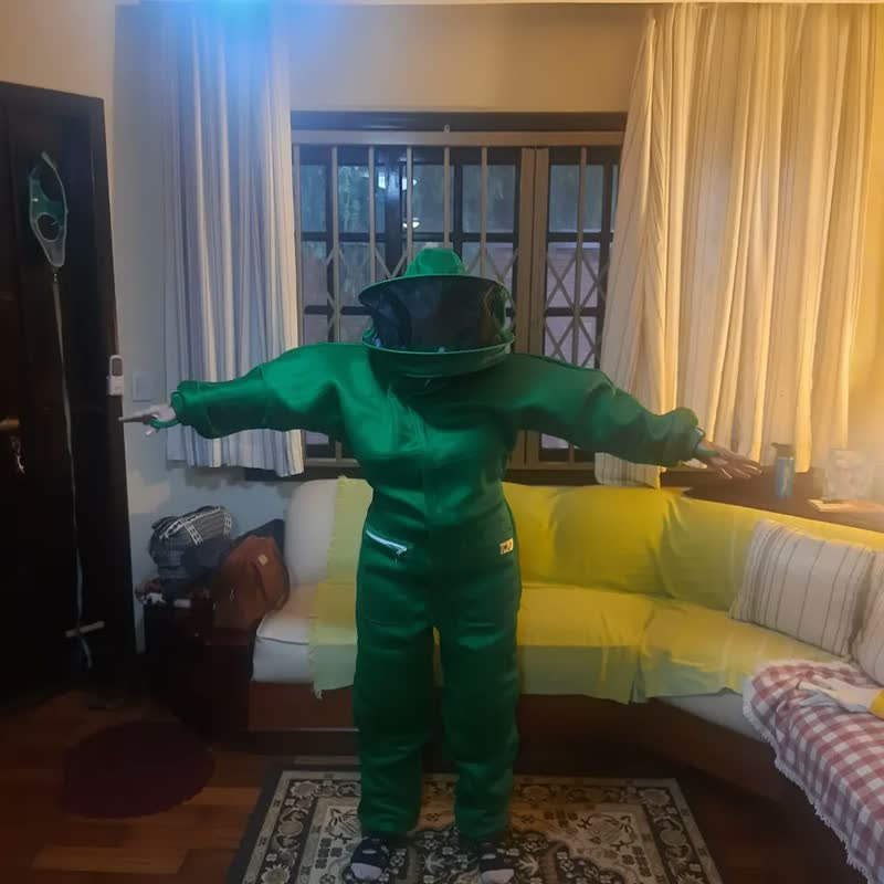 foto de Macacão De Apicultor 100% Antiferroada Ventilado+luva Gratis