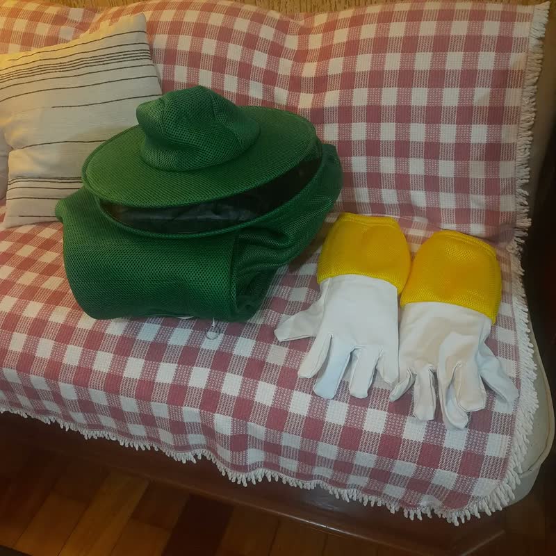 foto de Macacão De Apicultor 100% Antiferroada Ventilado+luva Gratis
