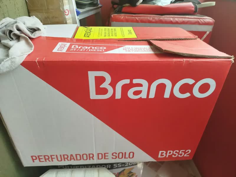 foto de Perfurador De Solo Gasolina Branco Bps52 Com Broca 200mm