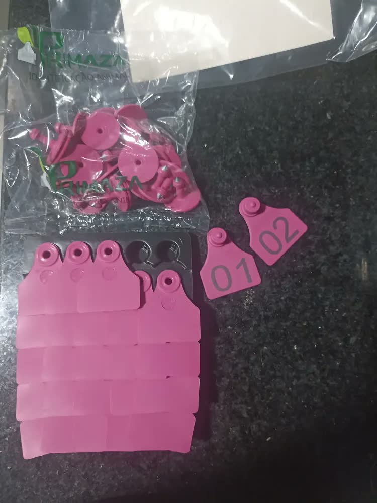 foto de 50 Brincos Médio(4,2x5,0 cm) para Bezerro Suíno Ovinos Numerados 01 A 50
