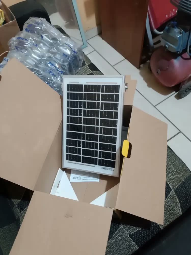 foto de Eletrificador de Cerca Elétrica Solar 35km Zebu Bateria Autônomo