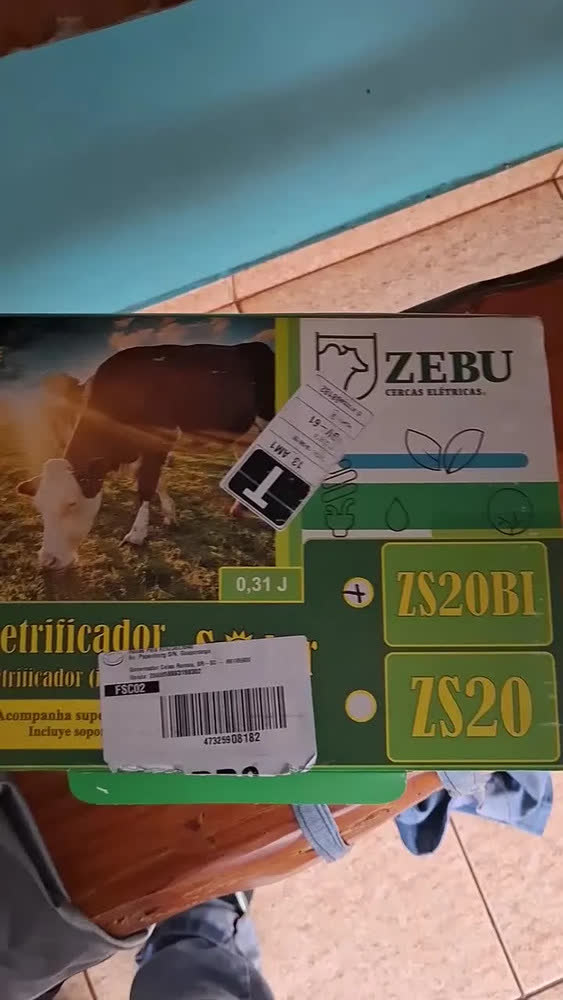foto de Eletrificador de Cerca Elétrica Solar 35km Zebu Bateria Autônomo