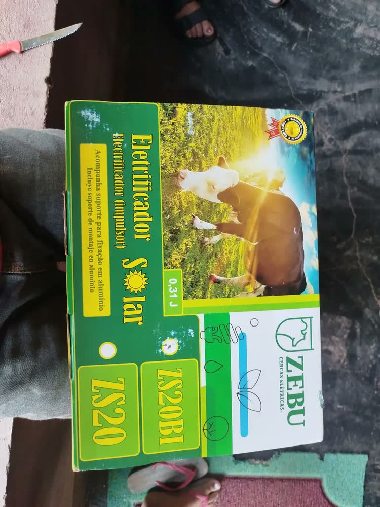 foto de Eletrificador de Cerca Elétrica Solar 35km Zebu Bateria Autônomo