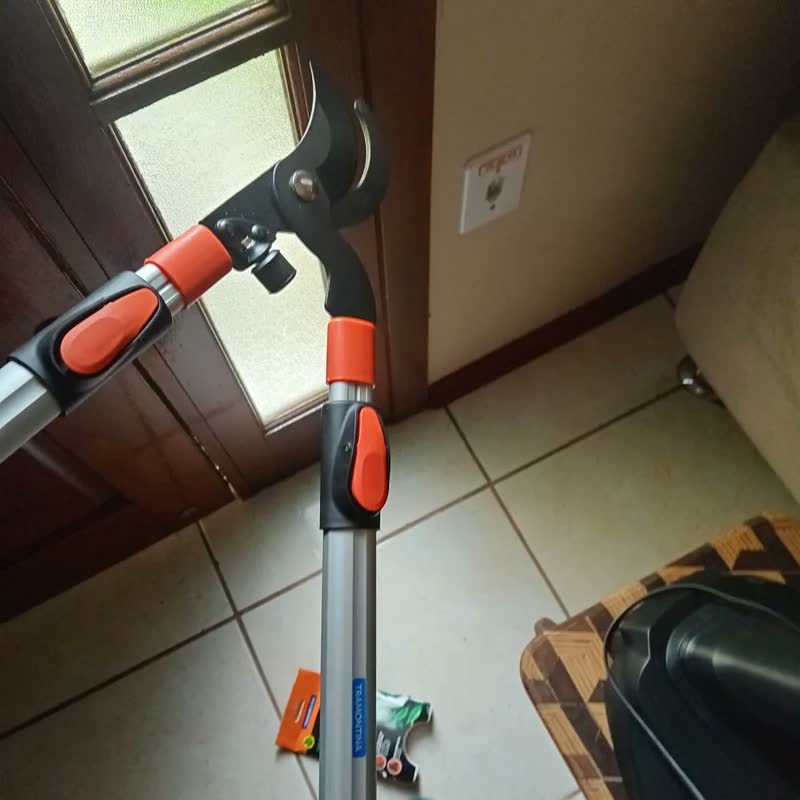 foto de Tesoura De Poda Com Cabo Extensível Bypass Tramontina