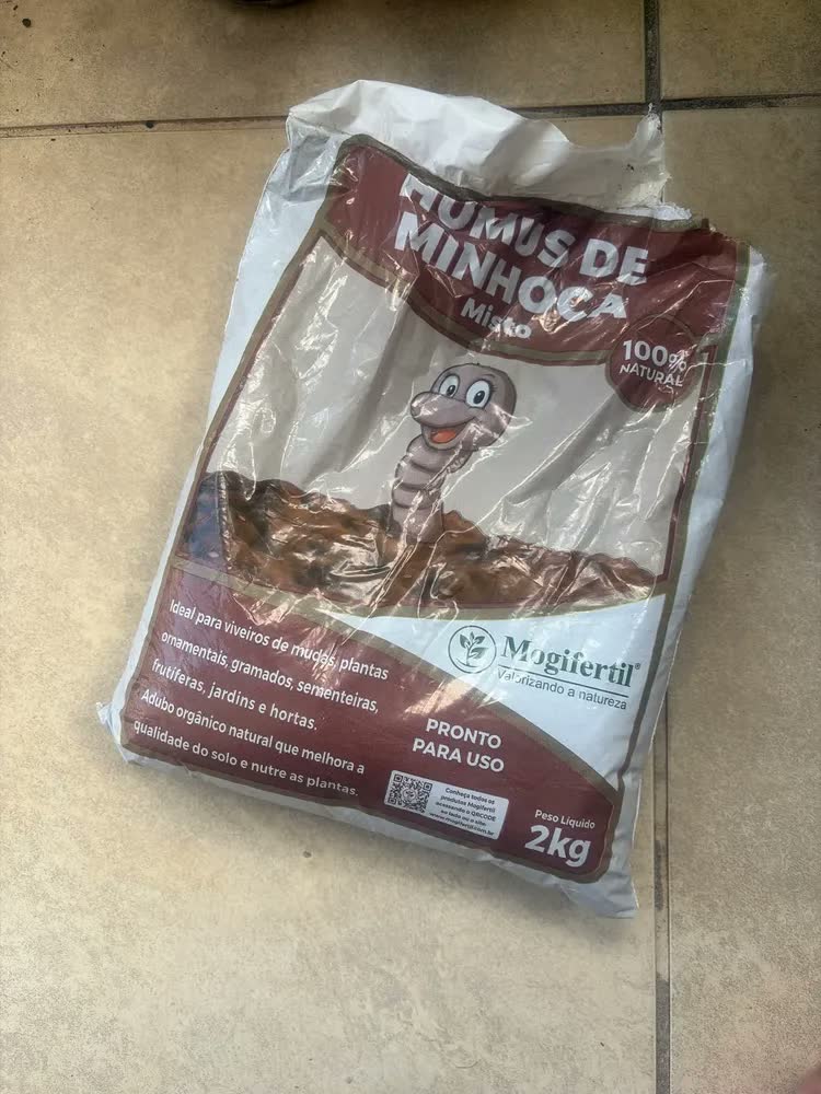 foto de Adubo Orgânico Húmus de Minhoca Mogifertil 2kg para Hortas e Jardins