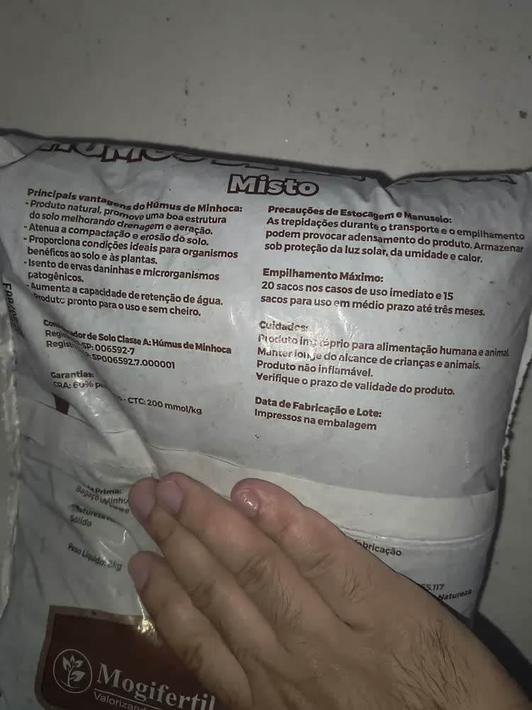 foto de Adubo Orgânico Húmus de Minhoca Mogifertil 2kg para Hortas e Jardins