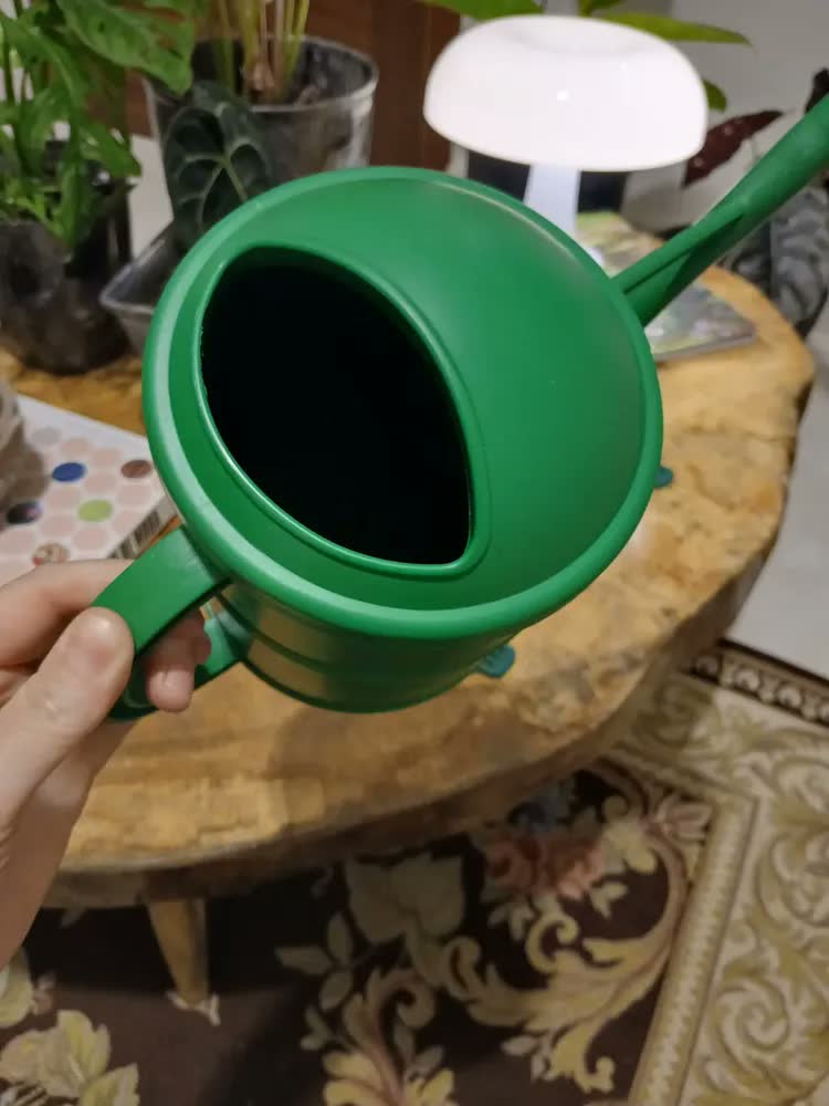 foto de Regador Okla 1,5L Laranja com Bico Chuveirinho Removível para Jardinagem