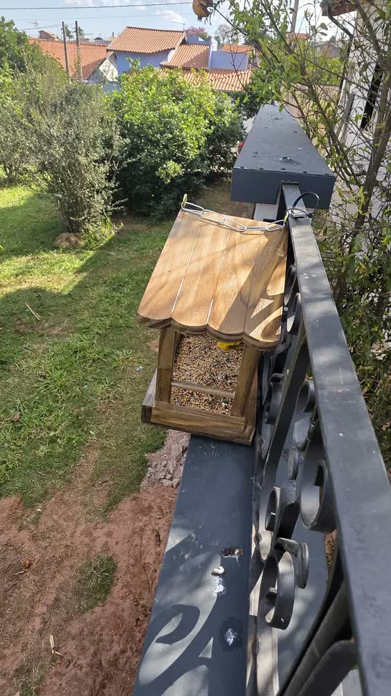 foto de Casinha Comedouro Tratador Bebedouro Madeira Tratada