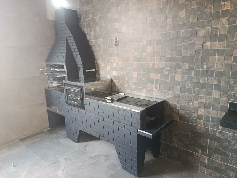 foto de Trio Pré Moldado Pintado - Churrasq + Forno E Fogão À Lenha