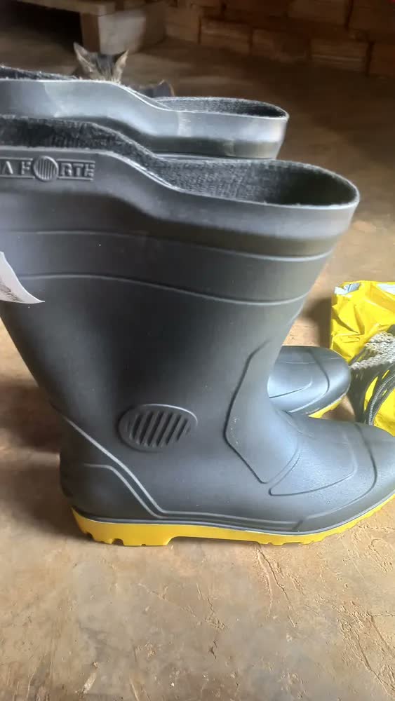 foto de Bota Galocha Impermeável Cano Longo Pega Forte Grendene Pvc