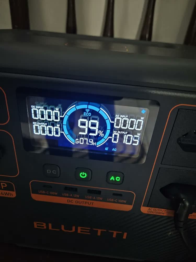foto de Estação de Energia Portátil Bluetti AC70P, 1000W, 864Wh, Bateria LiFePO4, Carregamento Turbo e Controle Via App 127V