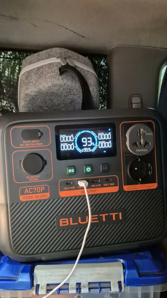 foto de Estação de Energia Portátil Bluetti AC70P, 1000W, 864Wh, Bateria LiFePO4, Carregamento Turbo e Controle Via App 127V