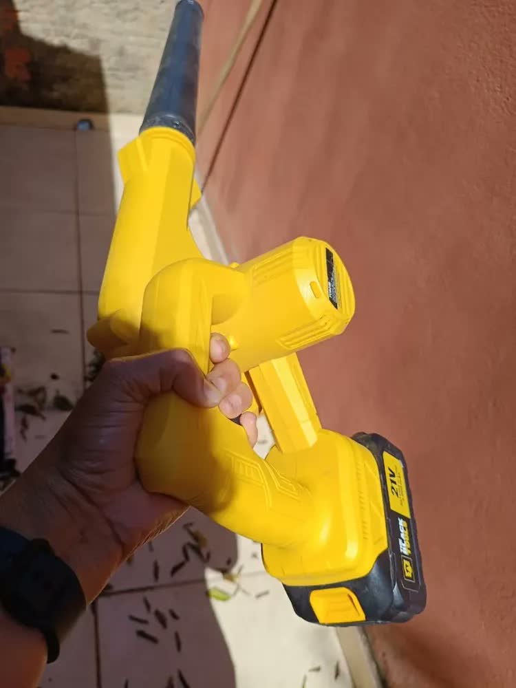 foto de Soprador De Folhas The Black Tools Tcb21b A Bateria Aspirador Elétrico Com Saco Coletor Cor Amarelo e Preto