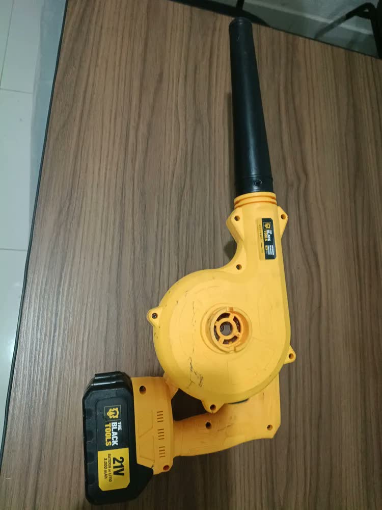 foto de Soprador De Folhas The Black Tools Tcb21b A Bateria Aspirador Elétrico Com Saco Coletor Cor Amarelo e Preto