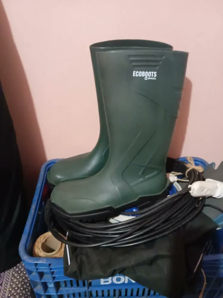 foto de Bota Ecoboots Pu Cano Longo Verde Solado Preto Bracol