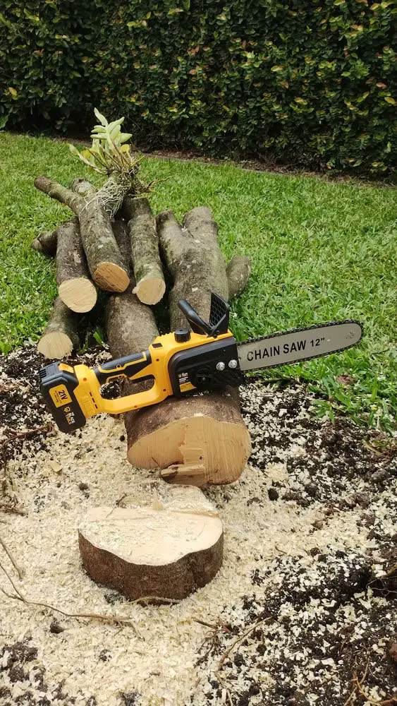 foto de Moto Serra A Bateria 21v 4000mah 300mm 12 Polegadas Tcs21b The Black Tools Cor Amarelo e Preto
