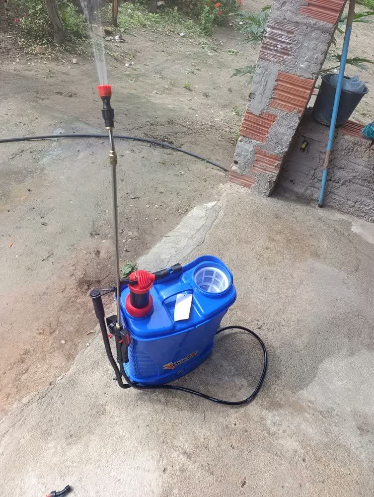 foto de Pulverizador Costal 20L Elétrico e Manual Kawashima com 5 Bicos