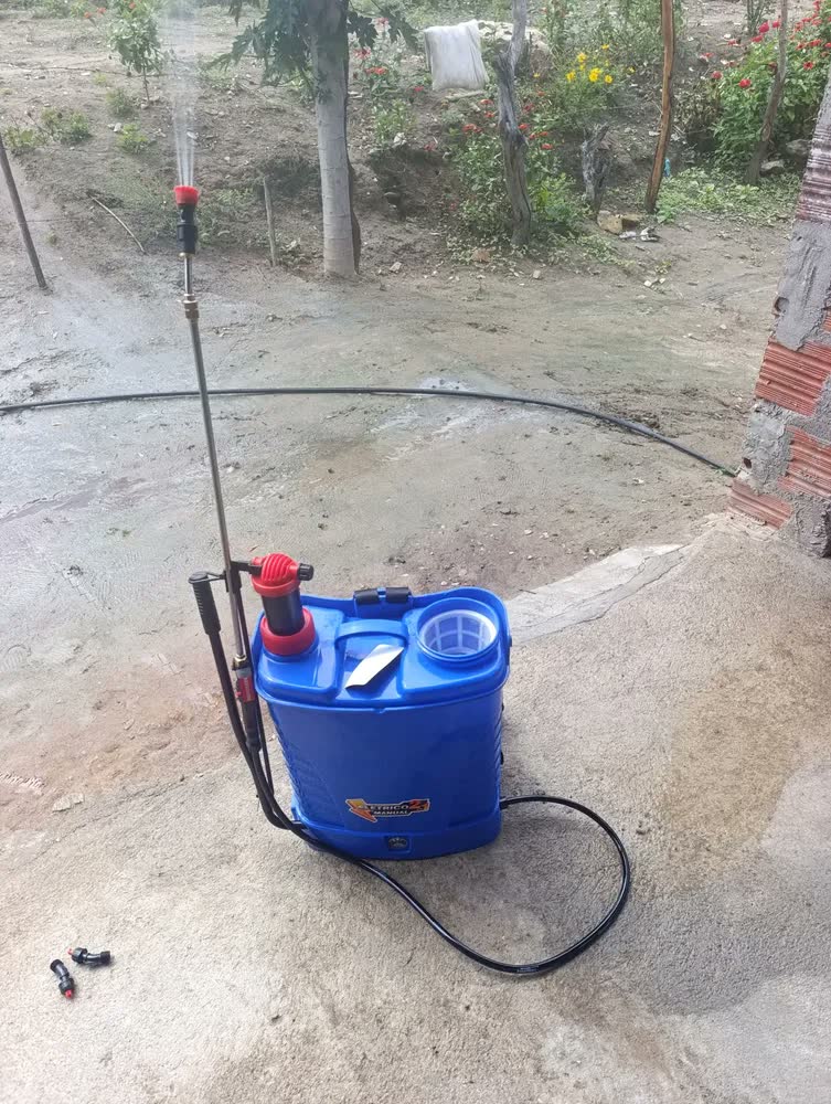 foto de Pulverizador Costal 20L Elétrico e Manual Kawashima com 5 Bicos