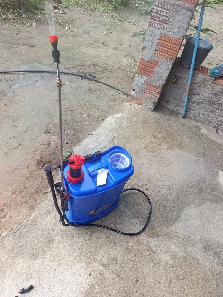 foto de Pulverizador Costal 20L Elétrico e Manual Kawashima com 5 Bicos