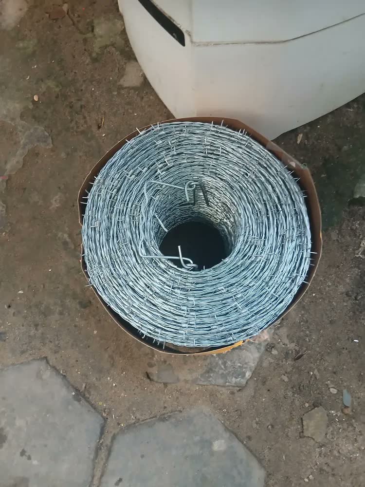 foto de Arame Farpado Cercaço 500m Morlan Torção Alternada Galvanizado
