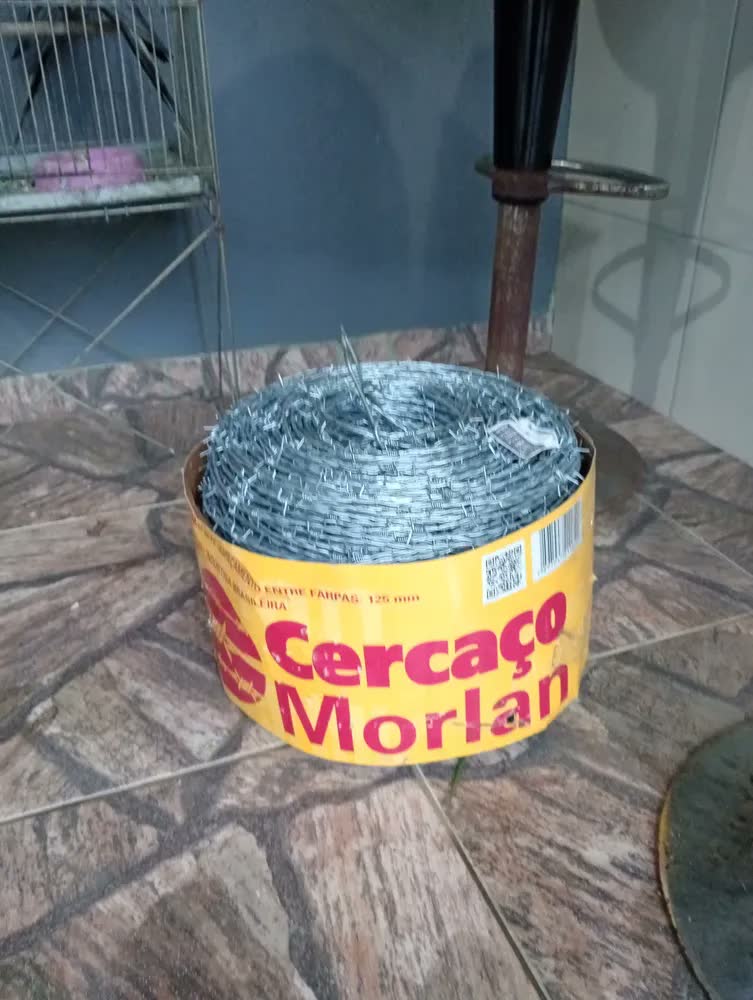 foto de Arame Farpado Cercaço 500m Morlan Torção Alternada Galvanizado