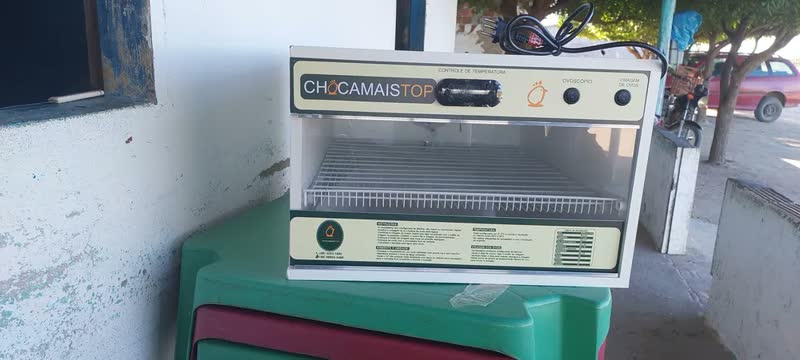 foto de Chocadeira Chocamaistop Chm 120 Branca 170w 120 Ovos