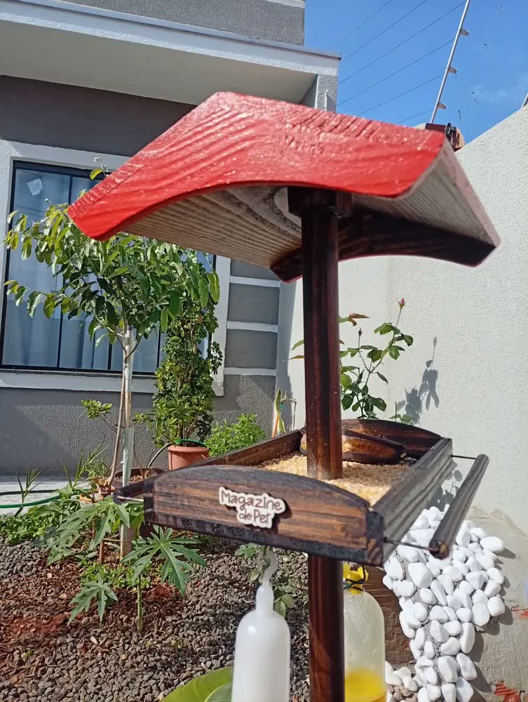 foto de Comedouro e Bebedouro Madeira para Pássaros Livres Silvestres 33cm