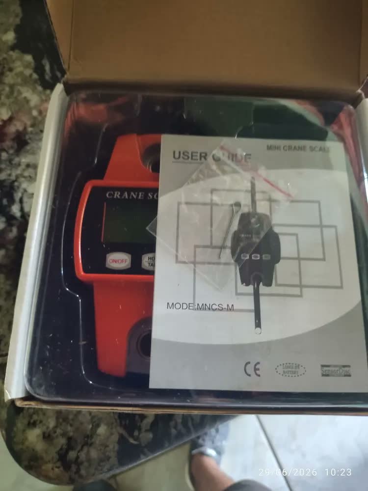 foto de Balança Digital De Gancho Portátil Pesca 100kg 300kg Cor Laranja