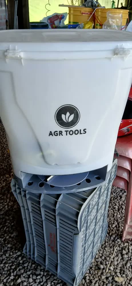 foto de Dispersor E Adubadeira Costal À Bateria 25l Agr Tools