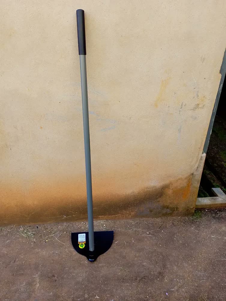 foto de Enxada Canavieira Goivada 2.5 Cabo Metálico 140cm Tramontina