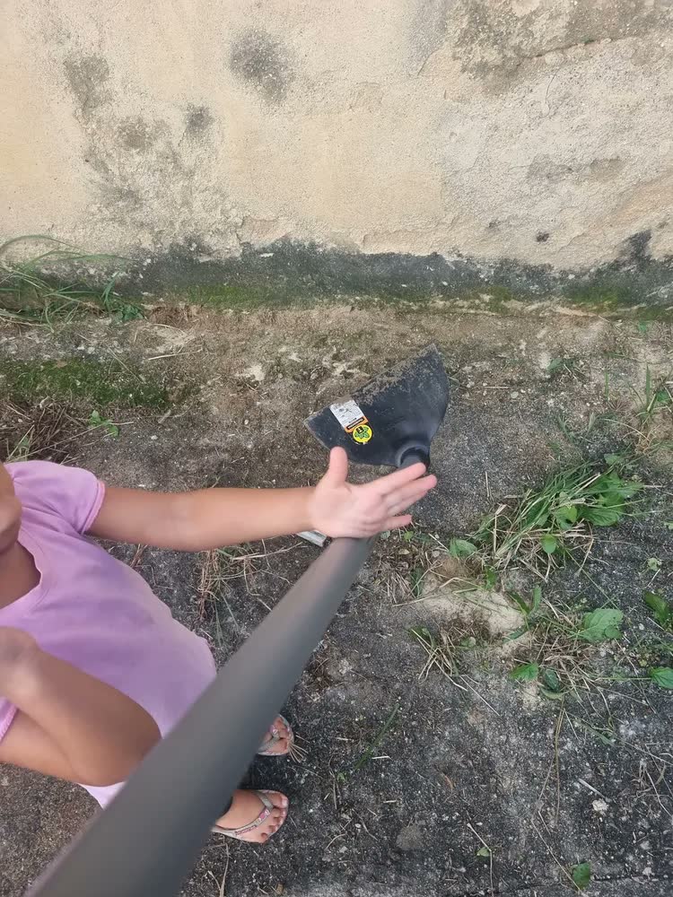 foto de Enxada Canavieira Goivada 2.5 Cabo Metálico 140cm Tramontina