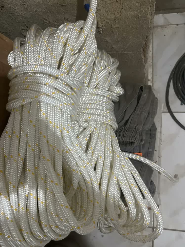 foto de Corda Nr18 12mm Tipo Bombeiro Segurança Em Trabalho Altura Alpinismo Rapel Com 20 Metros Domos Epi