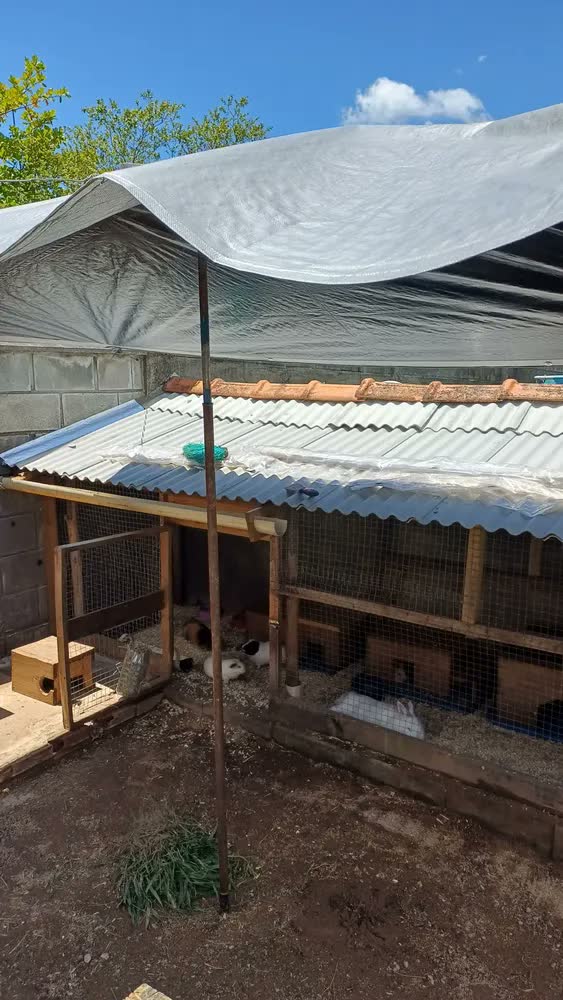 foto de Lona 3x2 Blackout Cinza Preta Impermeável 300 Micras Grossa
