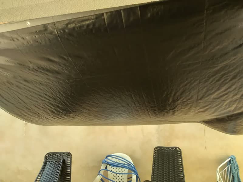 foto de Lona 3x2 Blackout Cinza Preta Impermeável 300 Micras Grossa