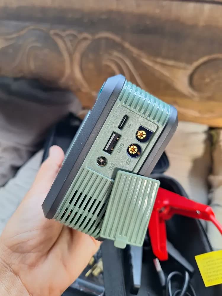 foto de Compressor de Ar Portátil ALUSP 150 PSI Bateria 15000mAh com Partida de Emergência