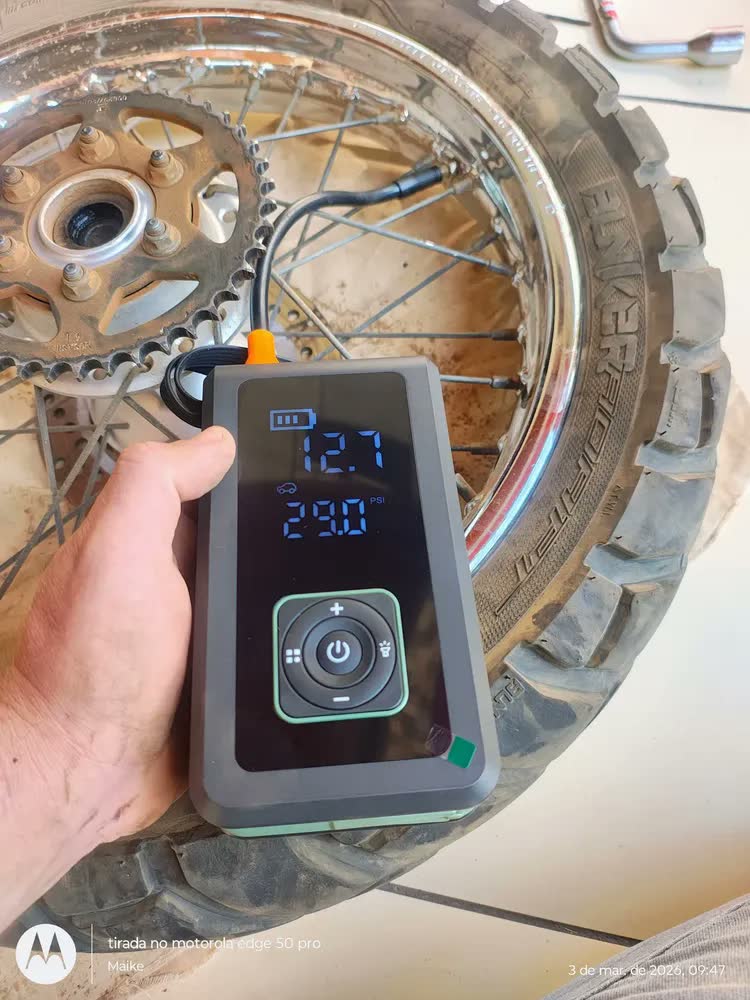 foto de Compressor de Ar Portátil ALUSP 150 PSI Bateria 15000mAh com Partida de Emergência