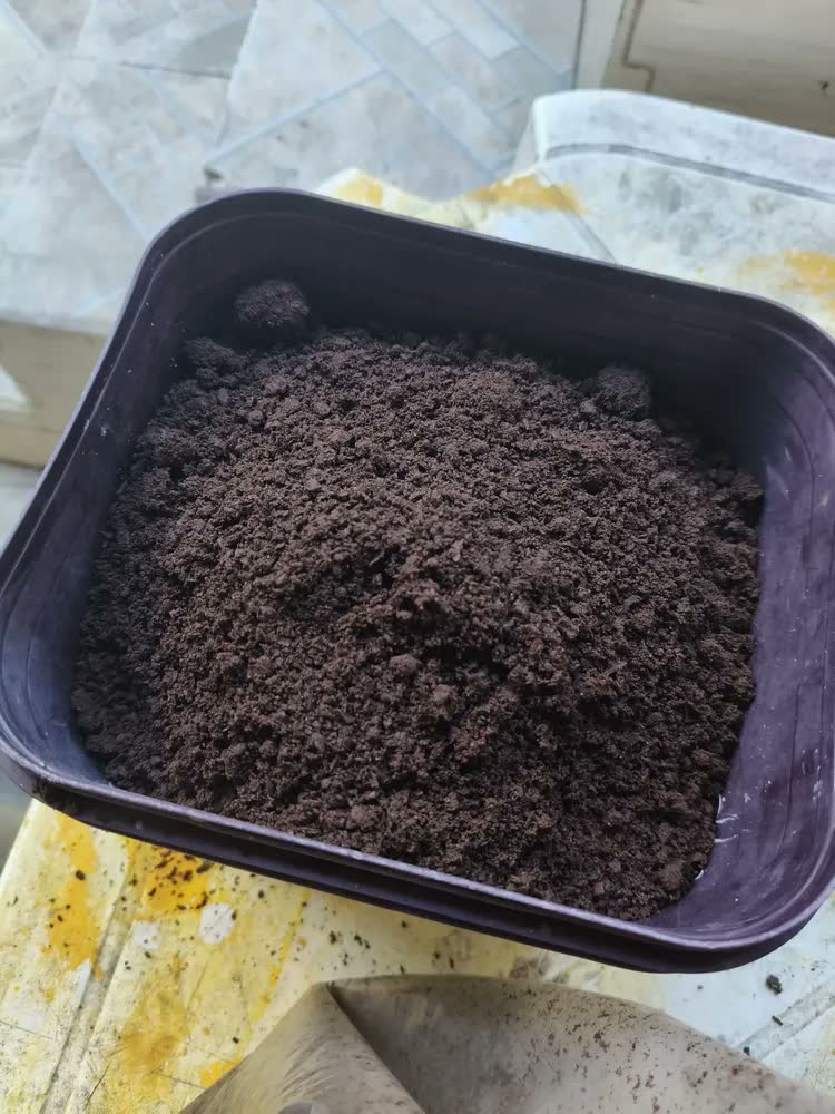 foto de Adubo Fertilizante Húmus De Minhoca Puro Orgânico Planta 2kg