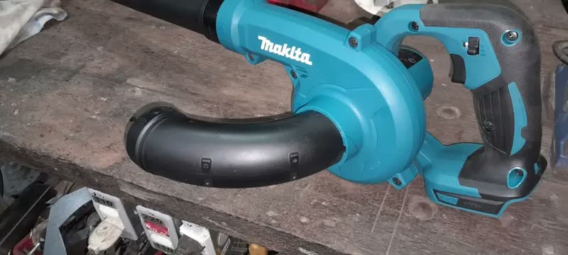 foto de Soprador Makita Dub186 Com Bateria 3ah E Carregador Cor Azul-celeste