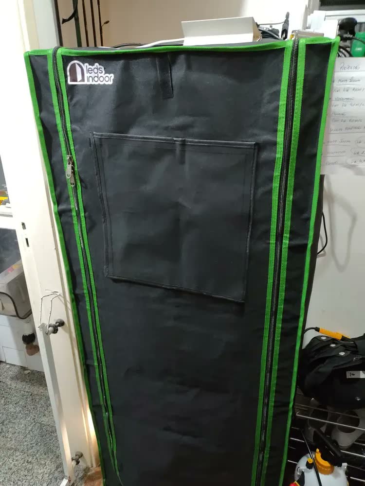 foto de Estufa Grow 60x60 Tenda Cultivo Indoor Com Tela Anti Praga Cor Preto