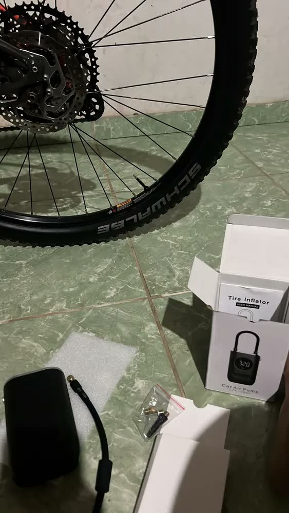 foto de Compressor de Ar Portátil Digital S-FORTE 150 PSI USB Para Carro Moto Bike
