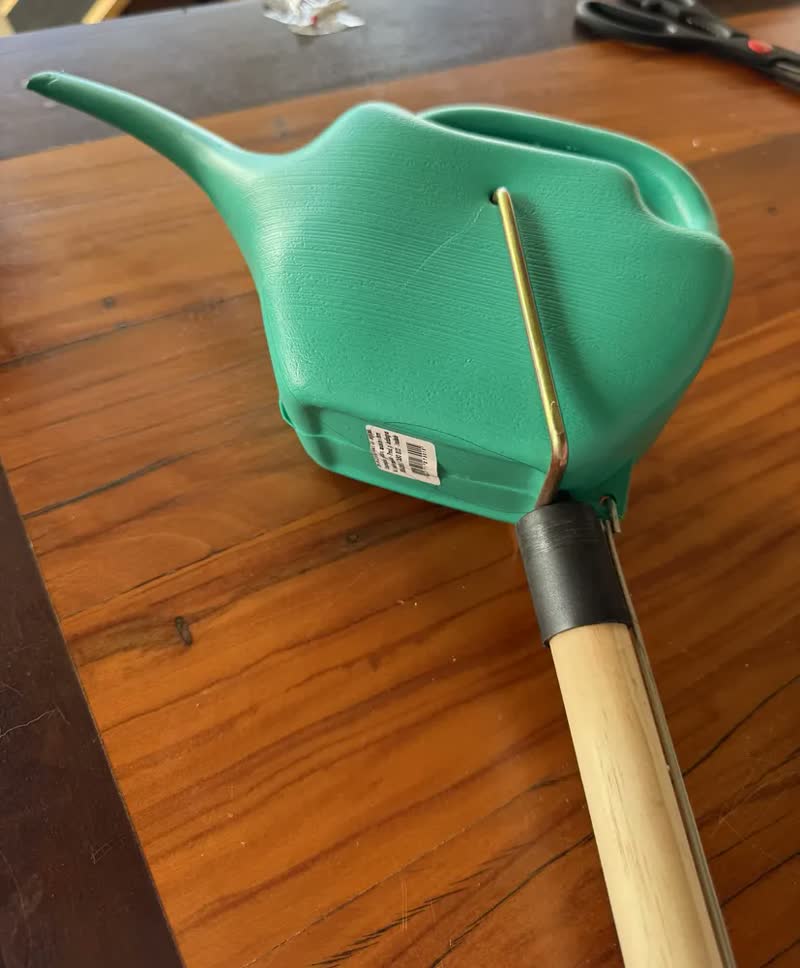 foto de Regador Para Plantas Com Haste Longa Para Plantas Altas 1l