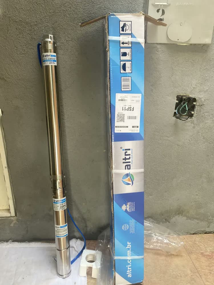 foto de Bomba Submersível Caneta Palito 2.5Polegadas 0.5cv 1/2Hp Poço Artesiano 65m 3000L/h Água Fazenda Sítio Chácara Rio Cisterna