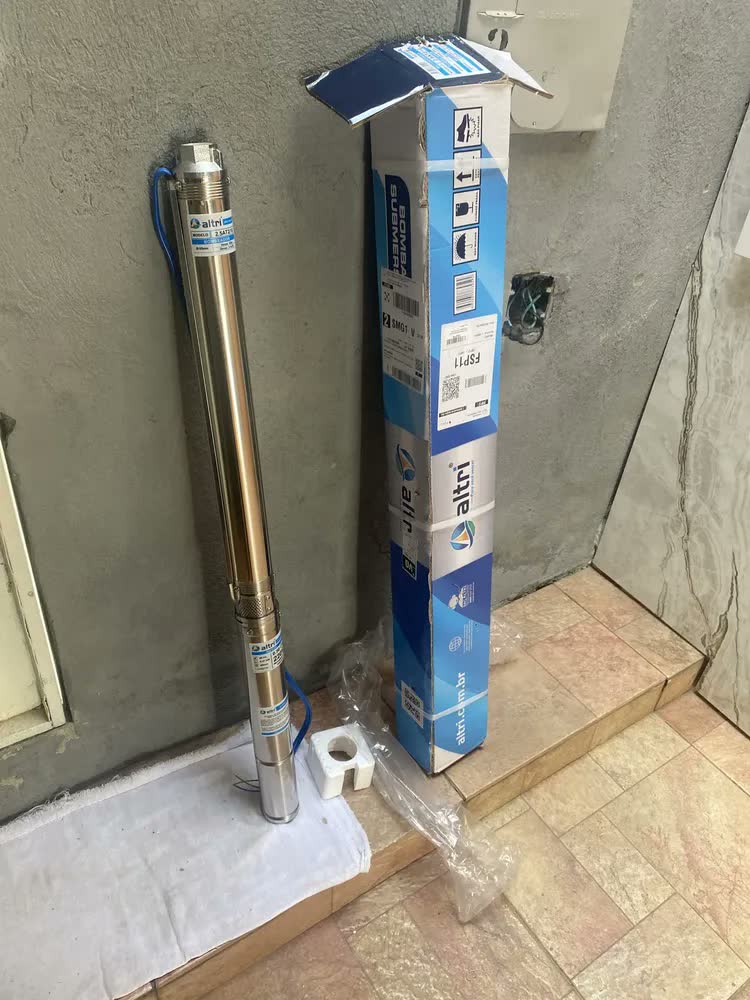 foto de Bomba Submersível Caneta Palito 2.5Polegadas 0.5cv 1/2Hp Poço Artesiano 65m 3000L/h Água Fazenda Sítio Chácara Rio Cisterna