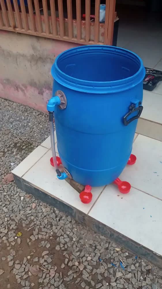 foto de Kit 10 Bebedouro Automático Aves Galinhas Codornas Frango Pato Peru Pintinho Copinho Vermelho 90ml Bebedouros Aves Automatico Copinho VEMDESHOP